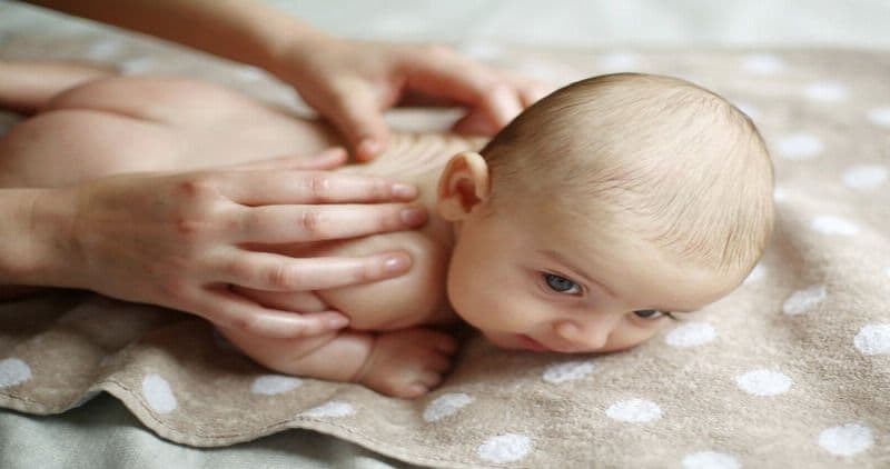 Teknik Akupresur untuk Bayi: Cara Sederhana Menjaga Kesehatan dengan Mudah